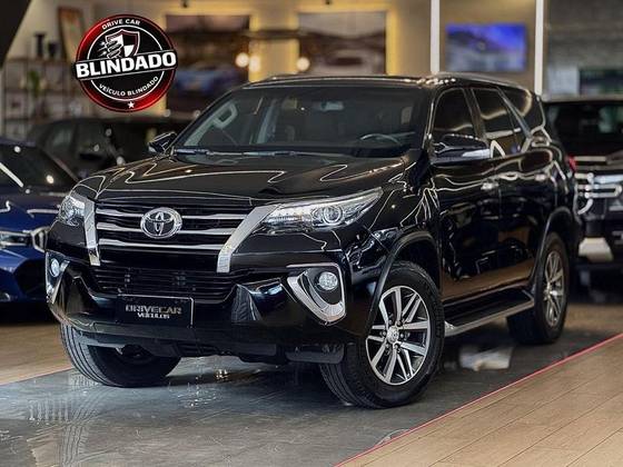TOYOTA HILUX SW4 2.8 SRX 4X4 7 LUGARES 16V TURBO INTERCOOLER DIESEL 4P AUTOMÁTICO